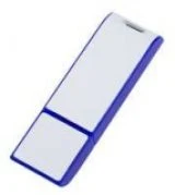 Белый USB-накопитель с синей окантовкой