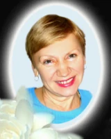 Овальный женский портрет с белым ореолом на тёмном фоне