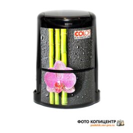 Чёрная круглая оснастка печати с розовым цветком